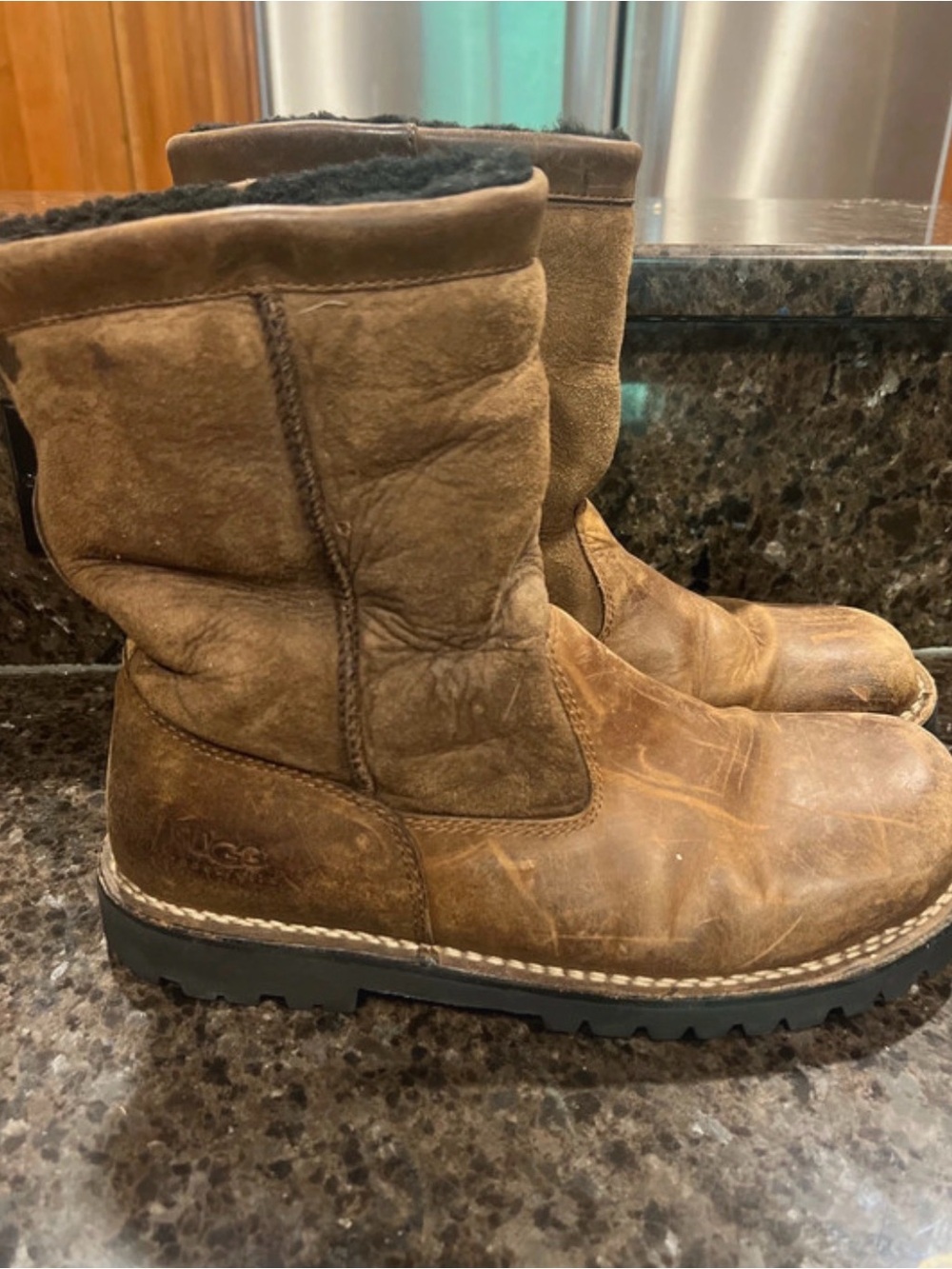 UGG Men’s Australia Beacon Boots Size 10